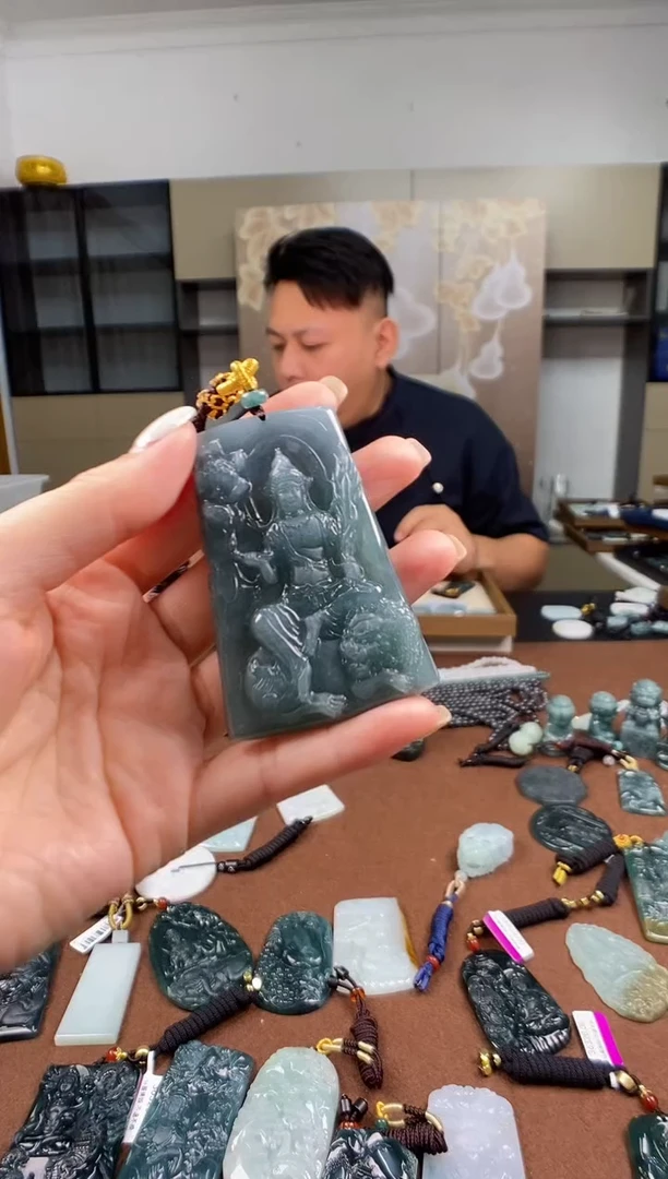 颈饰未镶嵌翡翠 多样性发其一