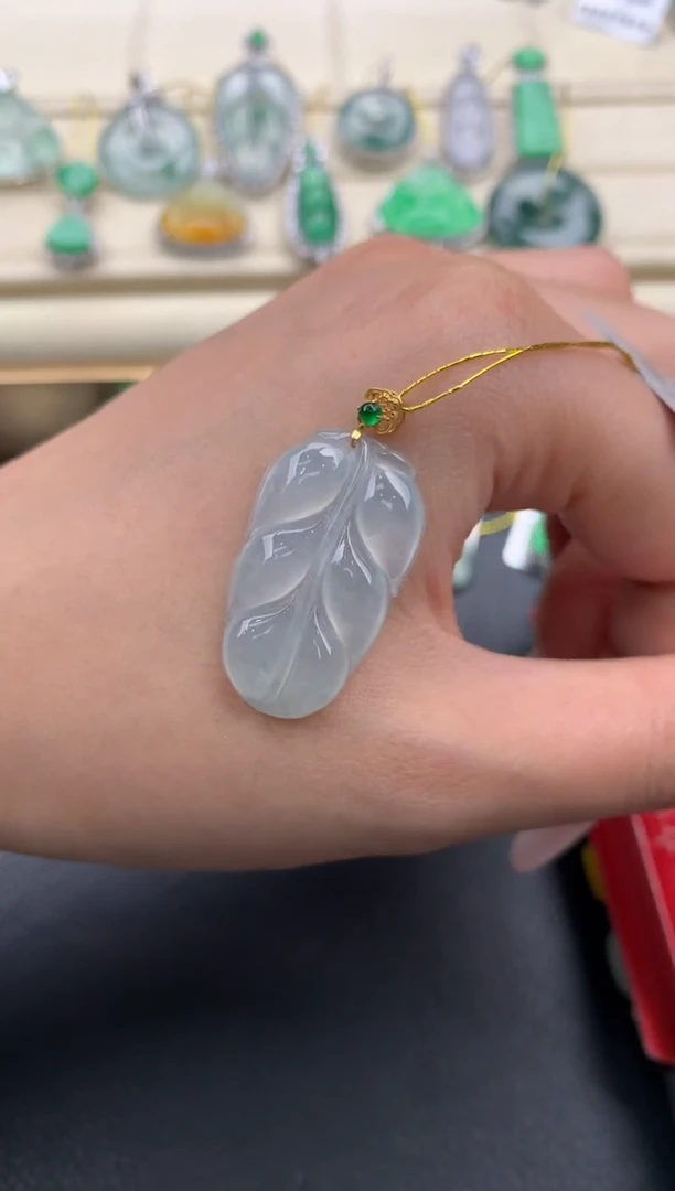 翡翠18K金镶嵌颈饰A643