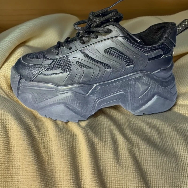 明月鞋服店运动鞋