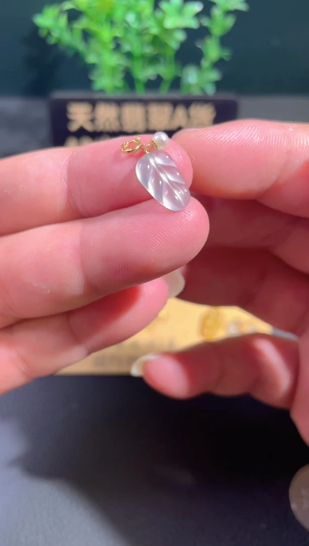 颈饰18K金镶嵌翡翠翡翠