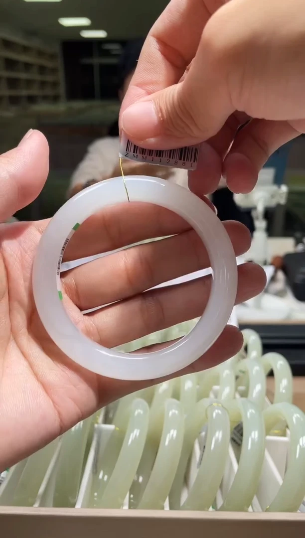 未镶嵌手镯和田玉57-58圈口 2881