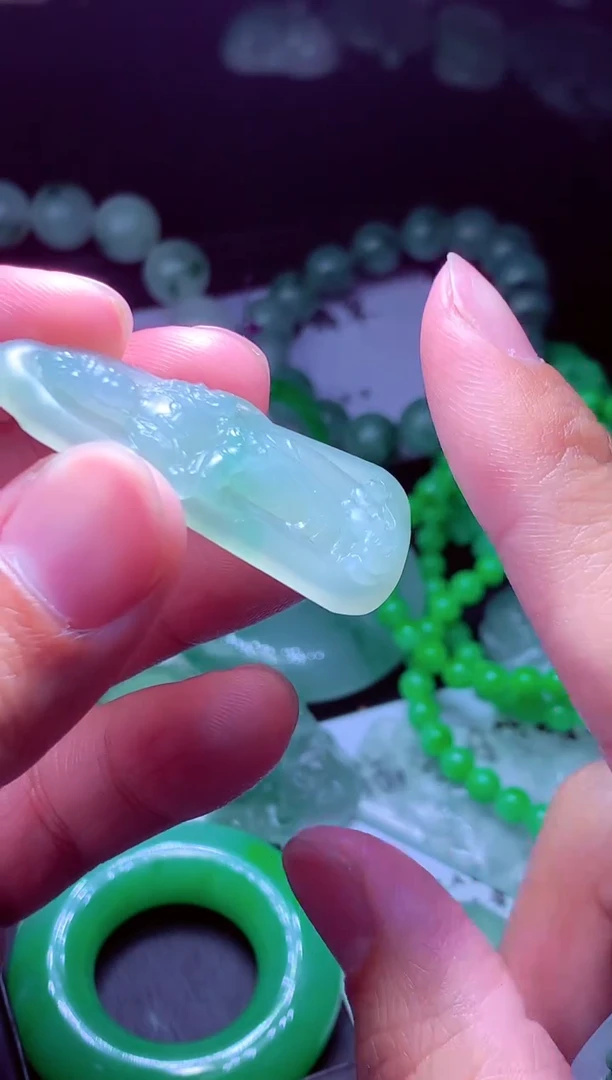 未镶嵌定制翡翠怎****?翡翠毛货定制