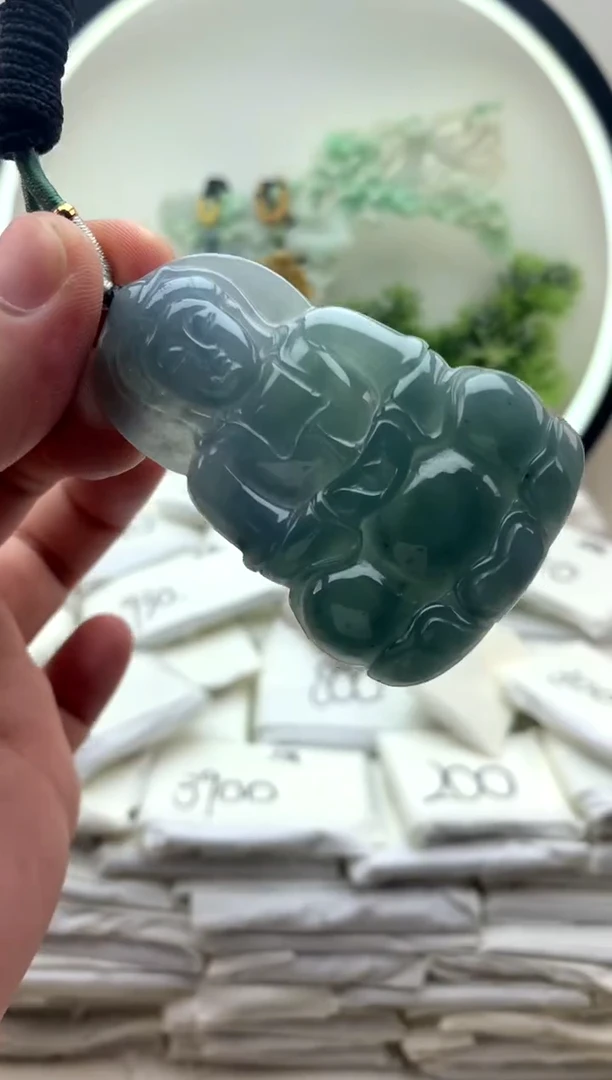 颈饰未镶嵌翡翠观音