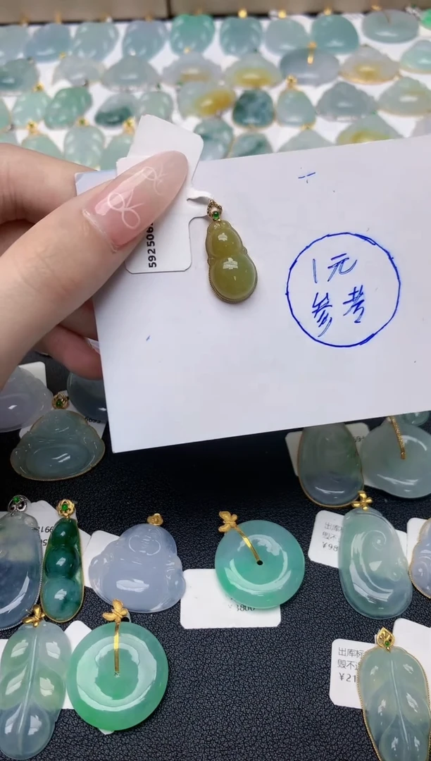 翡翠18K金镶嵌颈饰天然翡翠A货