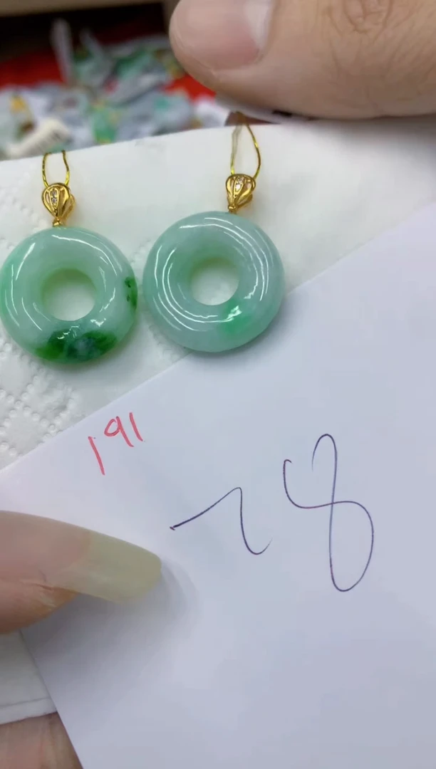 翡翠未镶嵌颈饰111111111111多样性发其一