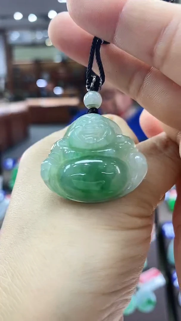翡翠未镶嵌颈饰佛公