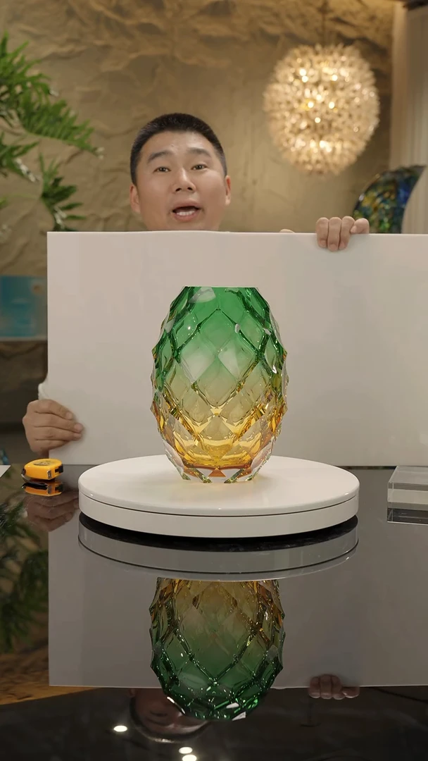 【闪购商品】摆件福利琥珀绿凹切面花瓶