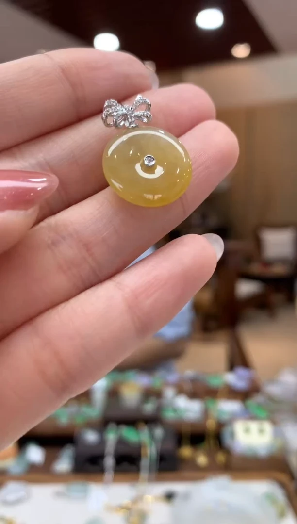 翡翠18K金镶嵌吊坠(不含链)平安扣