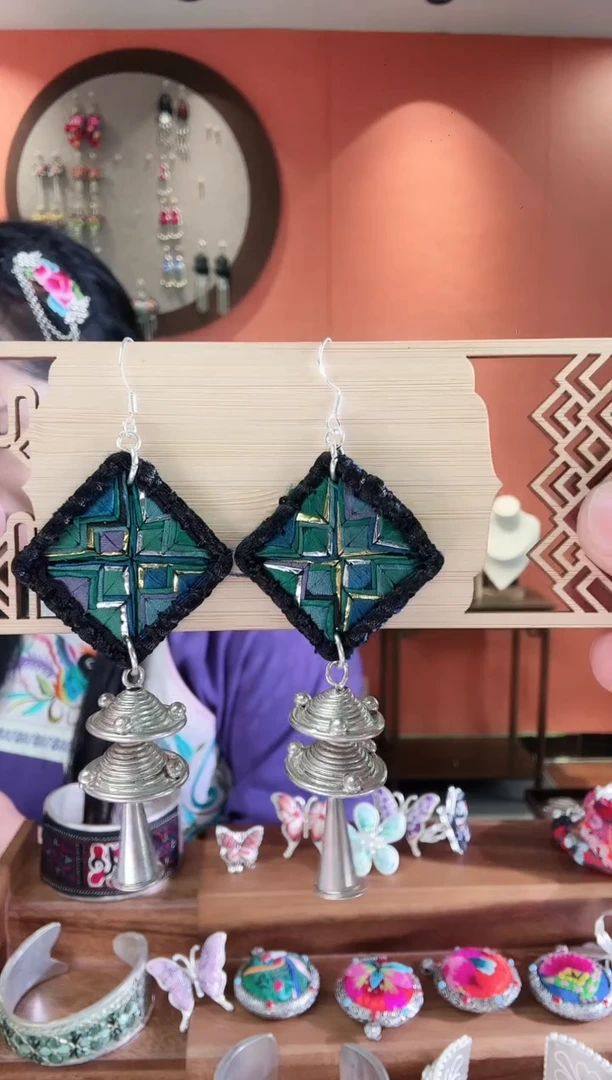 非遗苗绣刺绣首饰06