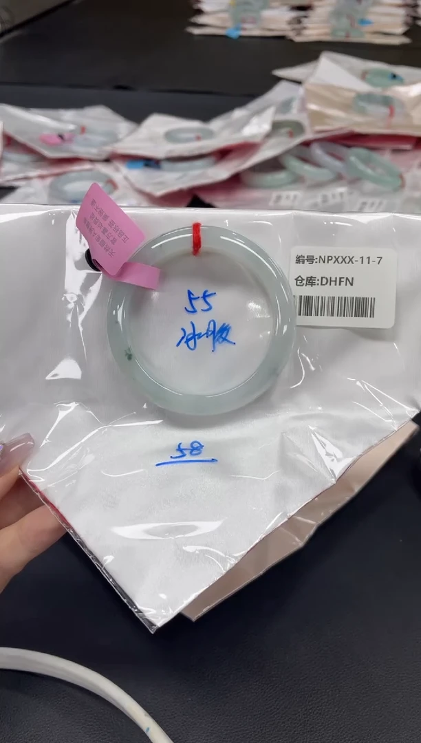 未镶嵌手镯翡翠翡翠手镯