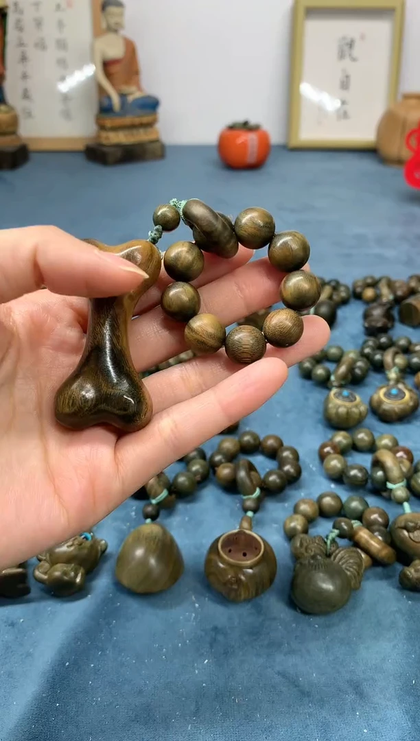 【闪购商品】维腊木（绿檀）把件骨头按摩棒