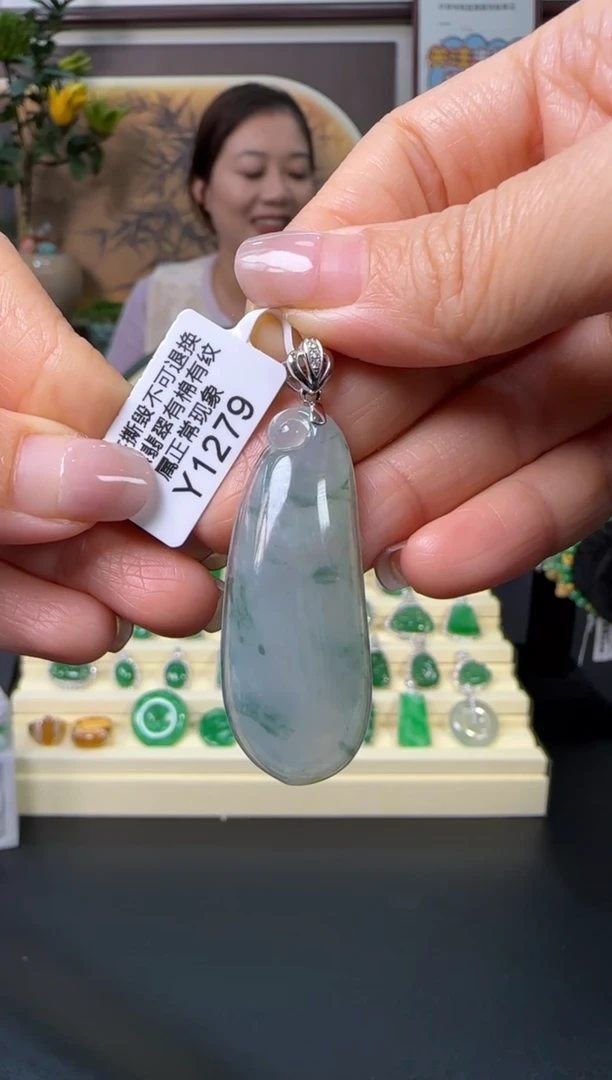 颈饰18K金镶嵌翡翠Y1279 福果