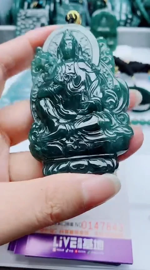 颈饰未镶嵌翡翠