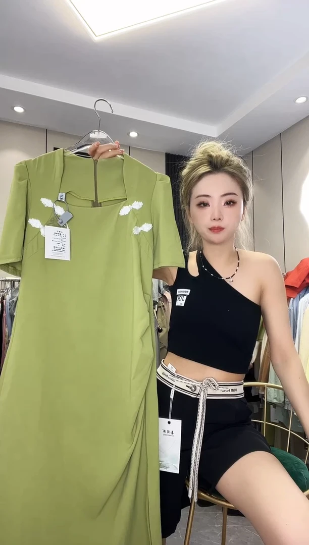 01于小北闪购清货女装