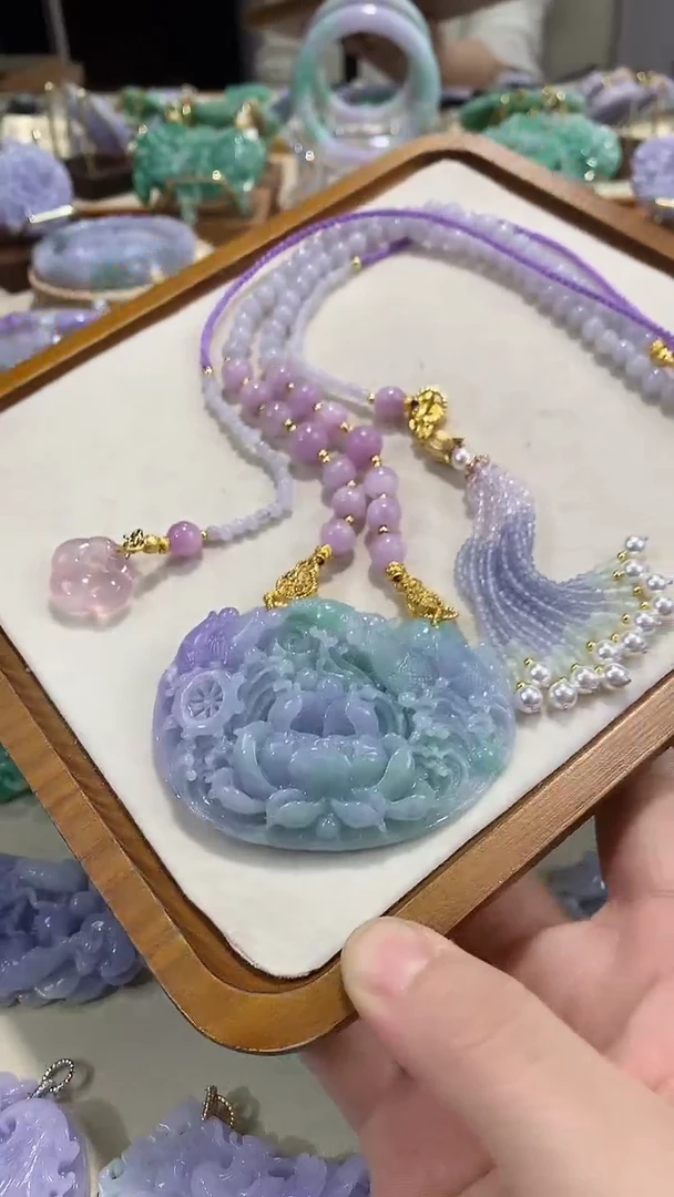 颈饰未镶嵌翡翠吊坠