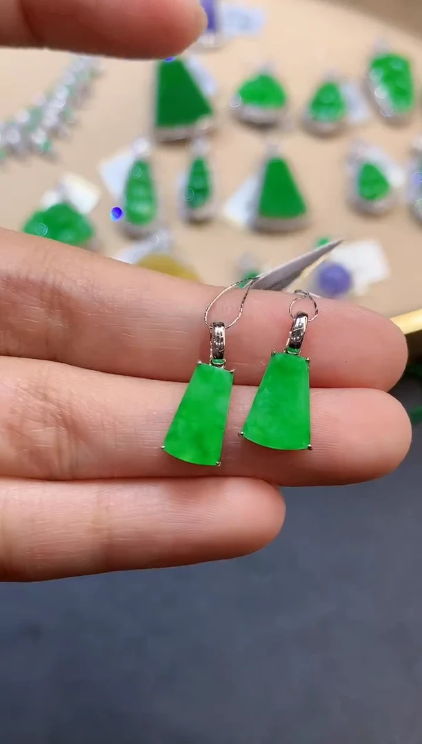 【闪购商品】翡翠吊坠(不含链)18K金镶嵌多样性发一件2979