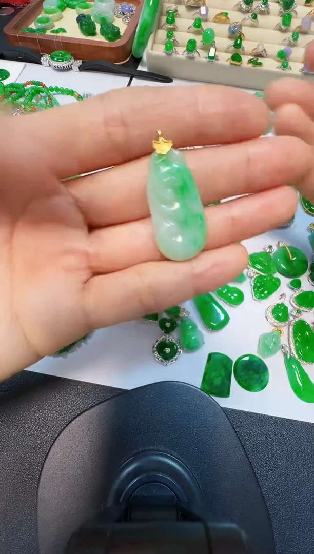 吊坠(不含链)18K金镶嵌翡翠568