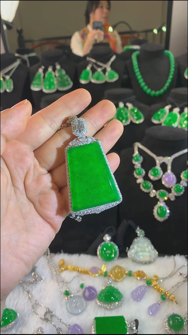 吊坠(不含链)18K金镶嵌翡翠吊坠