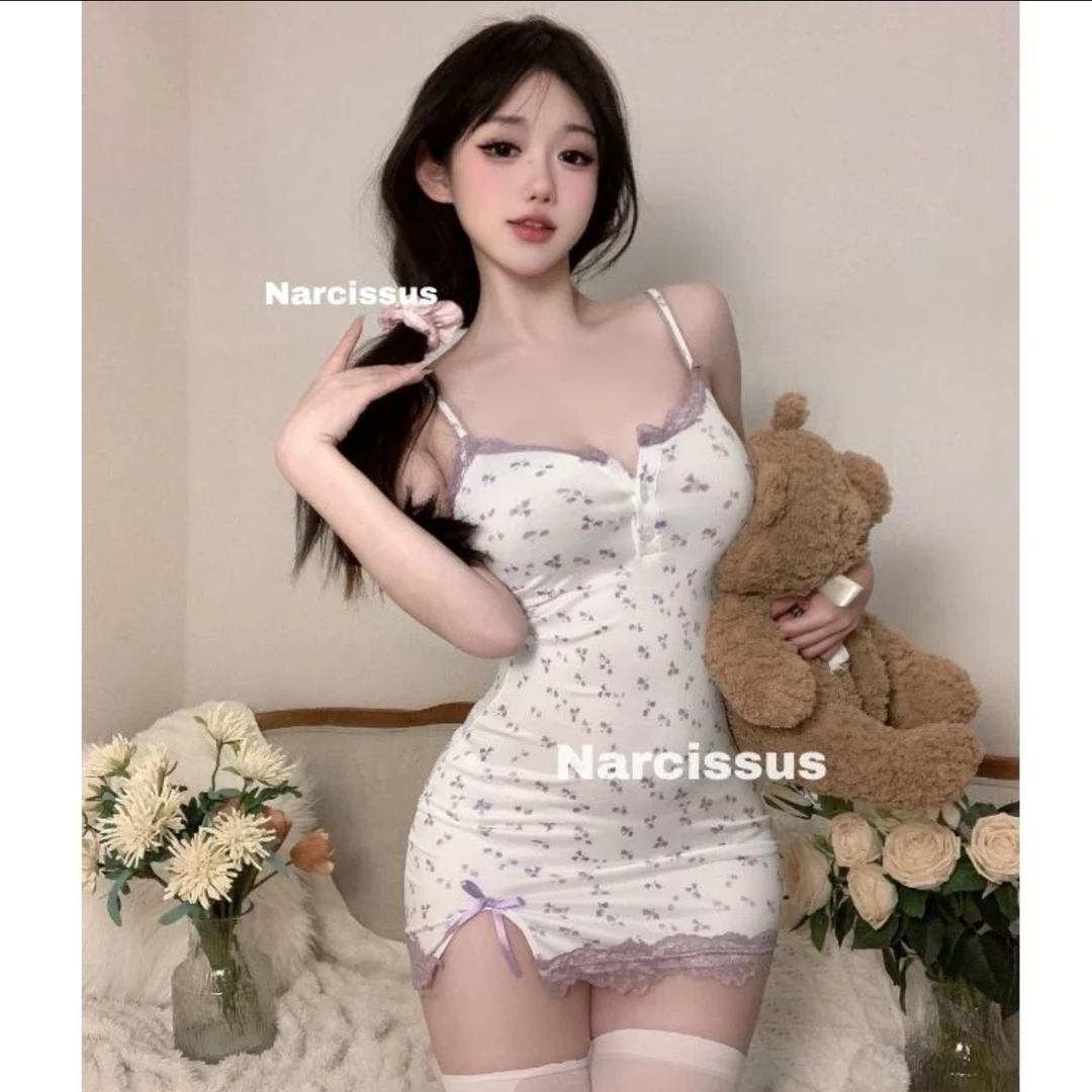 怦然心动：蕾丝小碎花睡裙小胸性感可爱吊带裙包臀纯欲风显瘦露背