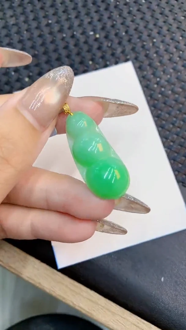 颈饰18K金镶嵌翡翠1