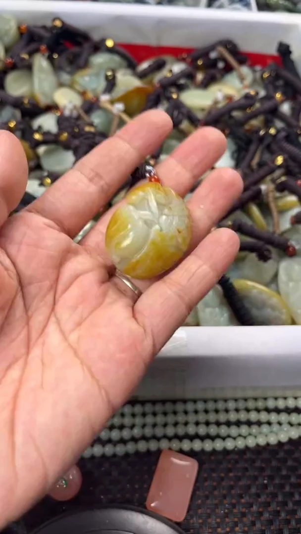 【闪购商品】和田玉颈饰未镶嵌多样性发货没有证书拍一发一有瑕