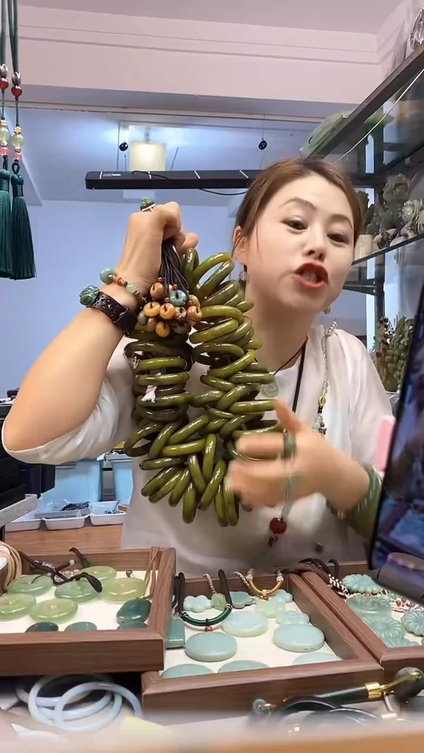 【闪购商品】岫玉吊坠手镯50-53未镶嵌多样性发货其中之一