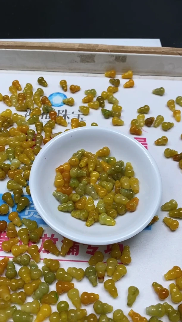 翡翠散珠未镶嵌D404 黄翡葫芦8*12mm10个15元