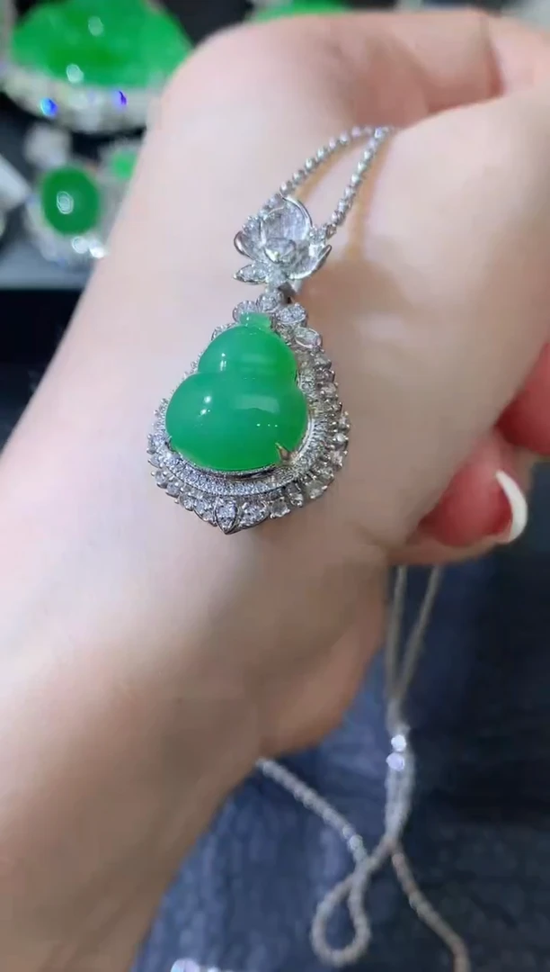 翡翠18K金镶嵌吊坠(不含链)C85
