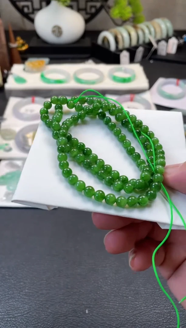 和田玉（糖玉）未镶嵌颈饰有纹裂