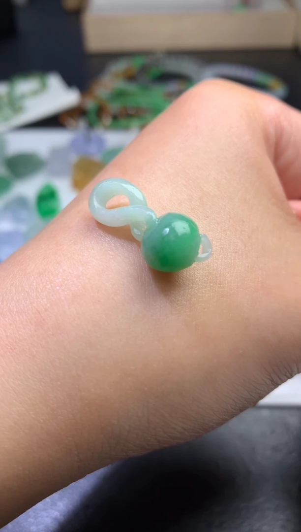 未镶嵌定制翡翠毛货 24-10.2-8.2