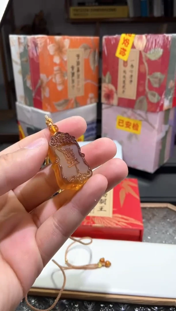 琥珀颈饰未镶嵌紫薇讳