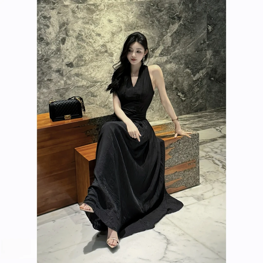 气质显瘦黑色连衣裙夏季新款时尚收腰小黑裙小众设计高级感穿搭