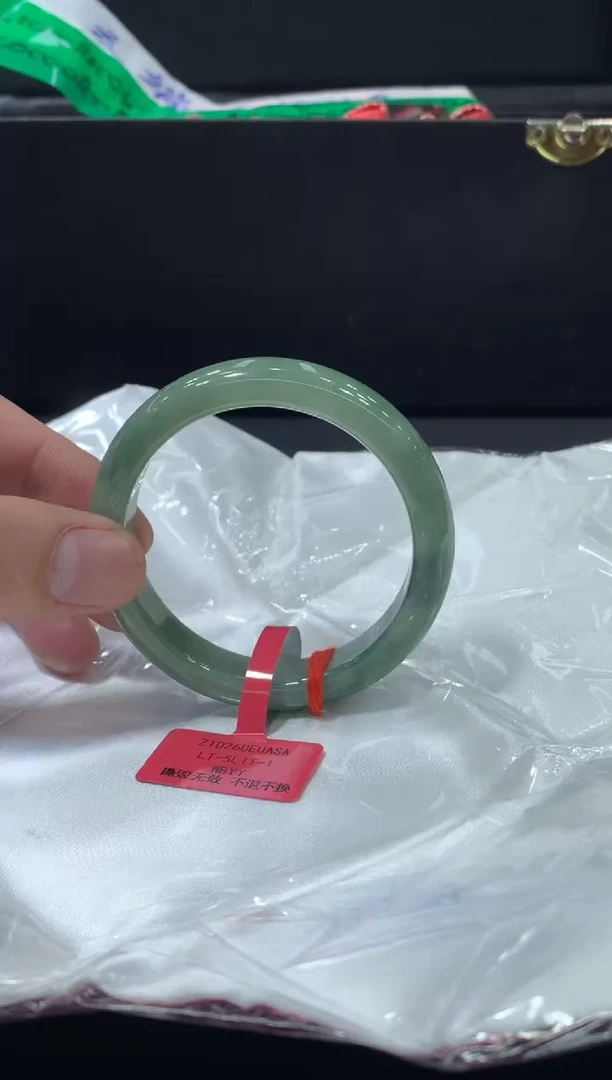 未镶嵌手镯翡翠翡翠手镯