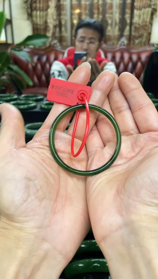 未镶嵌手镯和田玉（碧玉）段*娣892