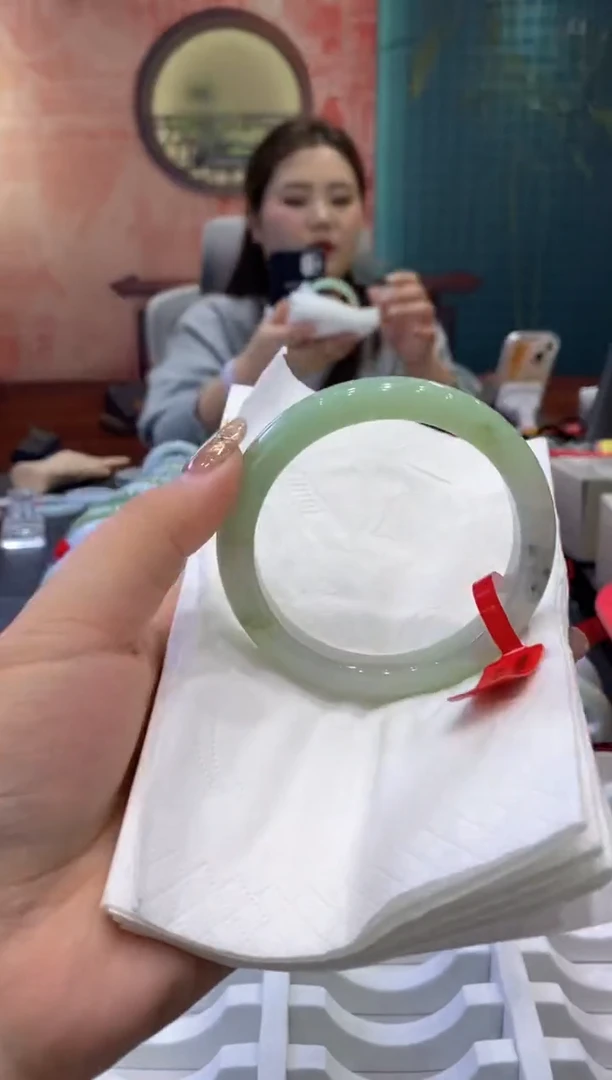 【闪购商品】翡翠手镯未镶嵌多人0011356