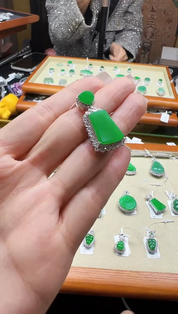 【闪购商品】翡翠颈饰18K金镶嵌DFZ0214-40