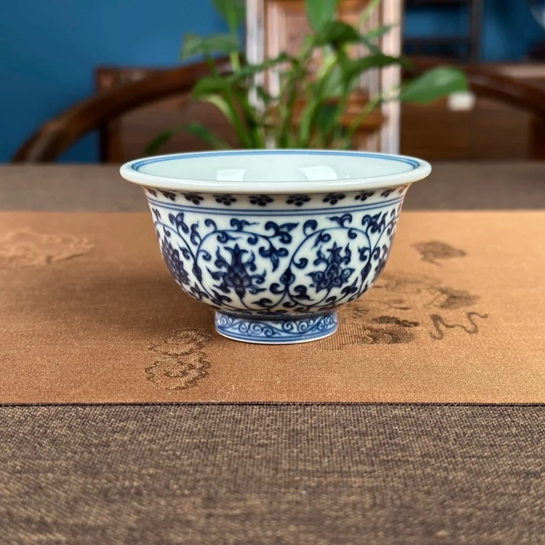 【胡少说瓷】王安石柴窑景德镇全手工手绘仿永乐缠枝莲压手杯