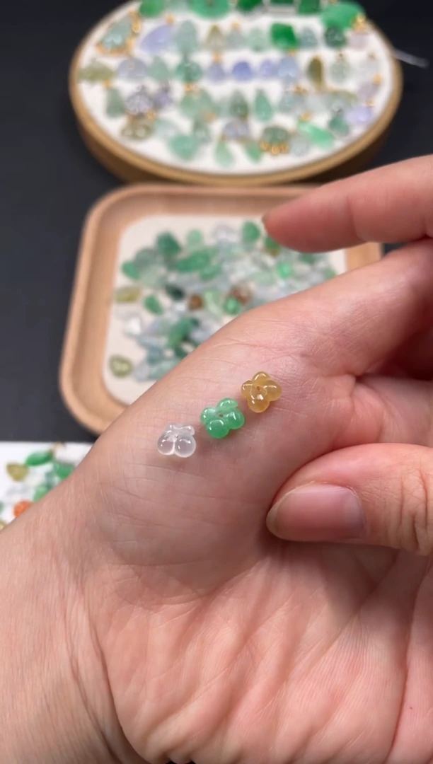 吊坠(不含链)18K金镶嵌翡翠3个JK343