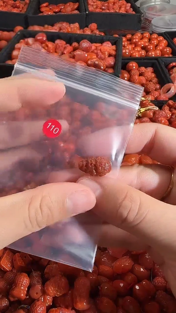 颈饰未镶嵌南红玛瑙1