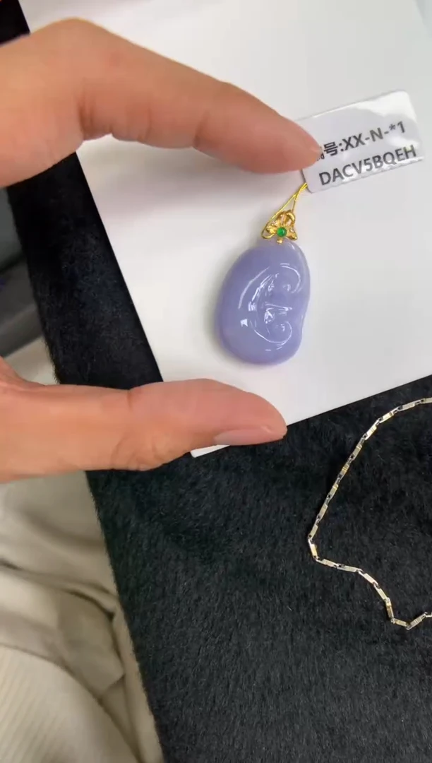 颈饰18K金镶嵌翡翠美*如意