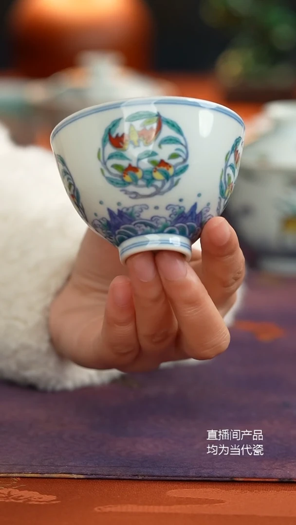 源明青忆斗彩团寿纹鸡心杯