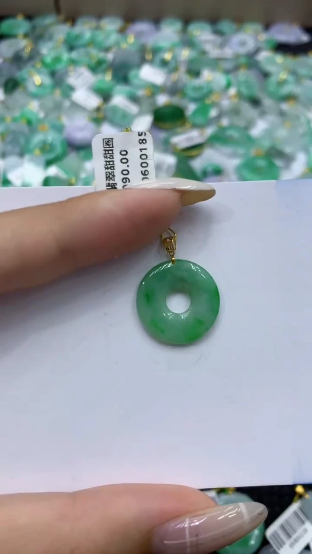 翡翠18K金镶嵌颈饰天然缅甸翡翠A货