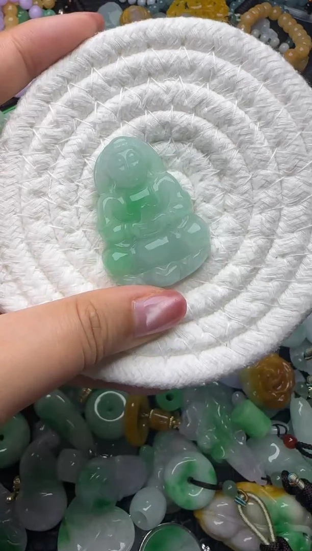 颈饰未镶嵌翡翠缅甸翡翠吊坠