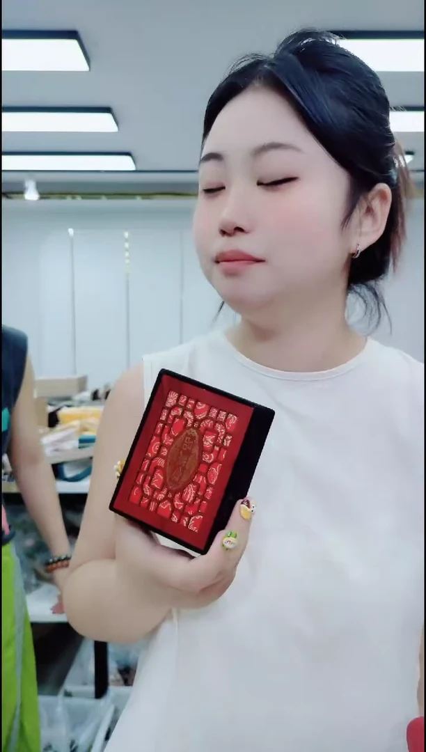 无合金2458小红盒子