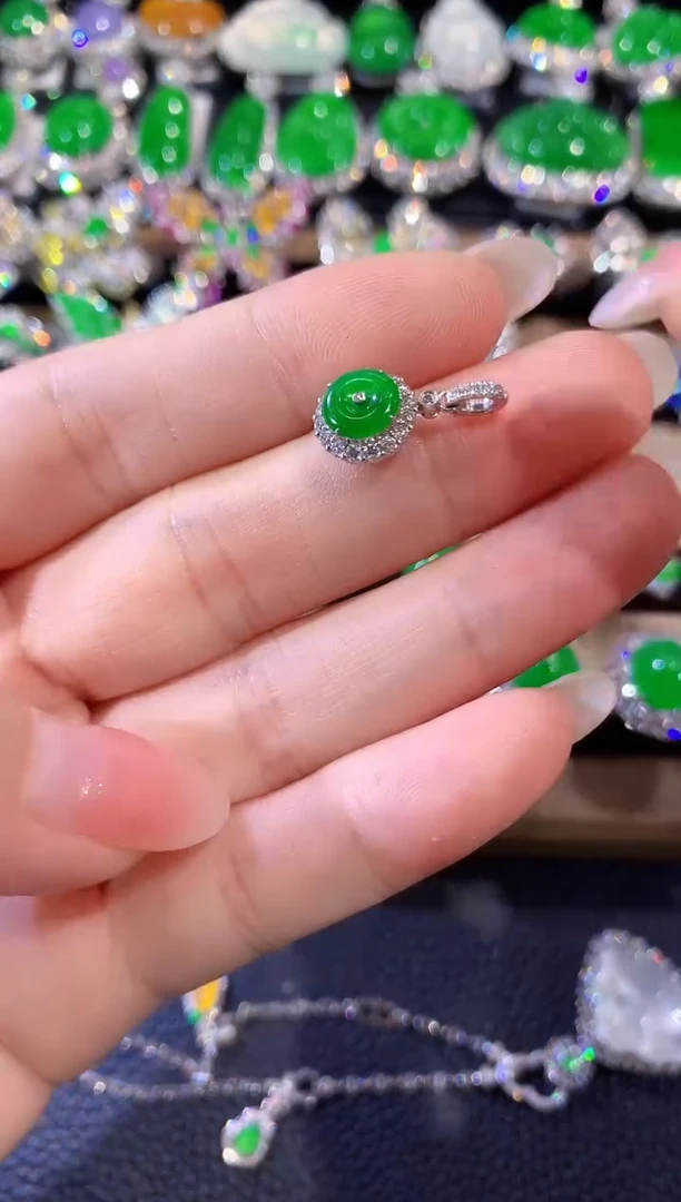 吊坠(不含链)18K金镶嵌翡翠C23 多样性发货一件