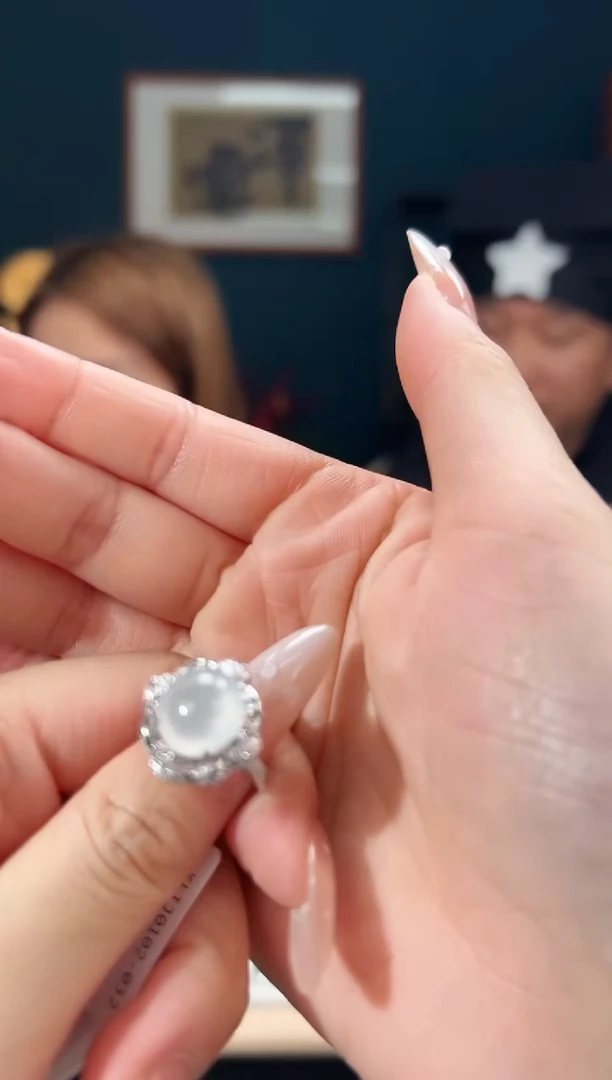 18K金镶嵌戒指翡翠序号34