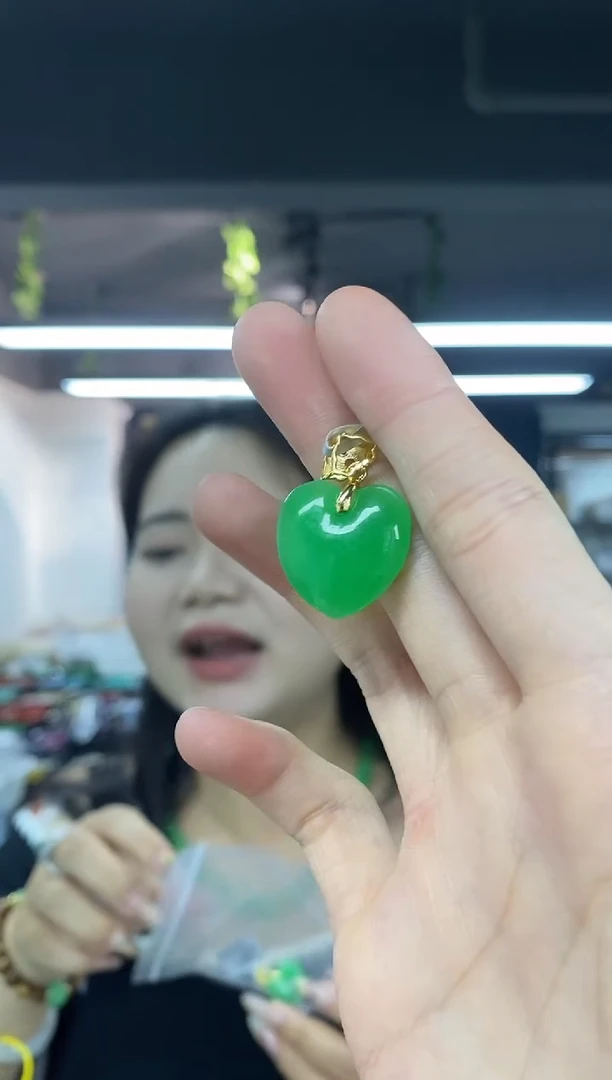 吊坠(不含链)未镶嵌翡翠多样性发其一颜色微差