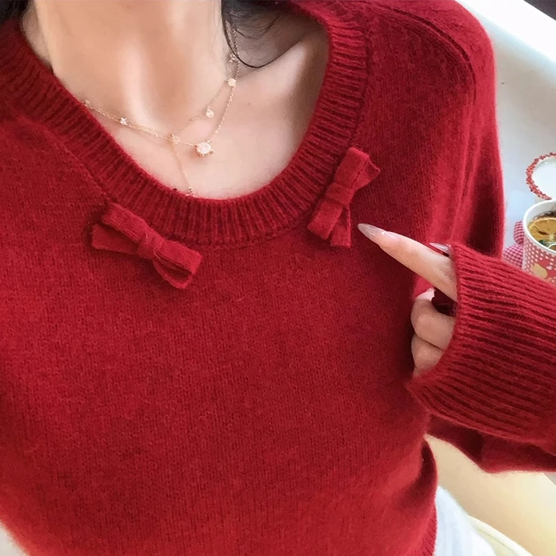 红色羊毛浣熊绒秋冬针织上衣女冬季新款纯色圆领气质蝴蝶结毛衣