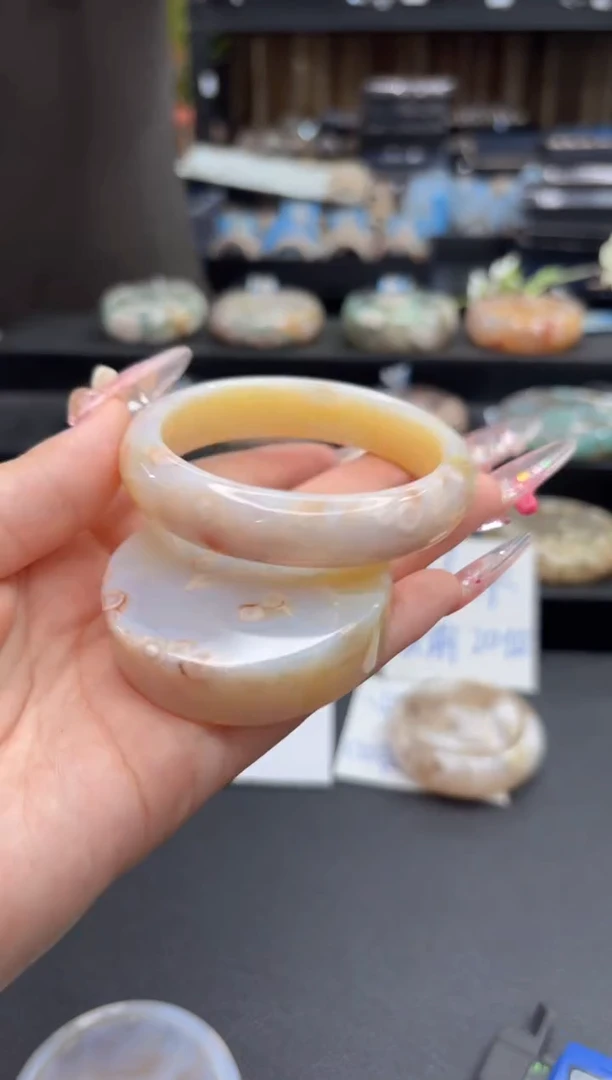 未镶嵌手镯石英质玉109(55圈赠送镯心)