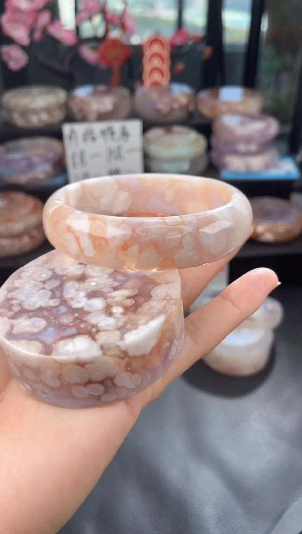 【闪购商品】石英质玉手镯未镶嵌63